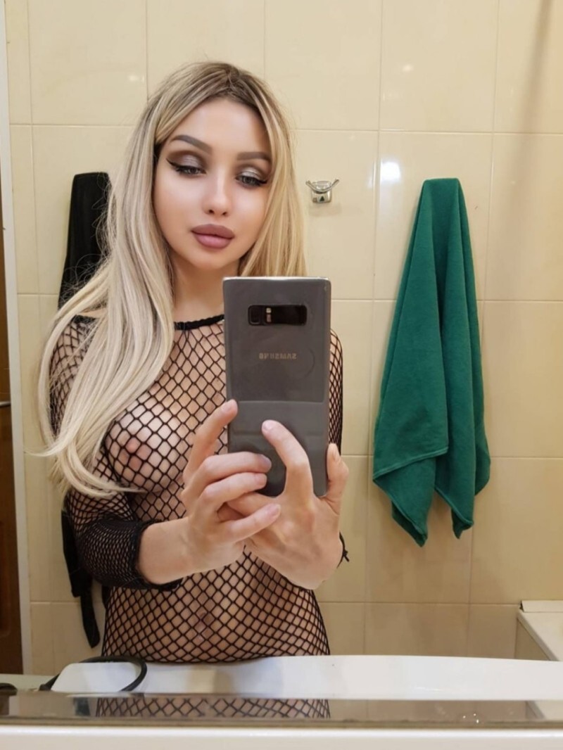 Проститутка Ники Блондинка c 4 размером груди у метро Новочеркасская СПб Фото - 2