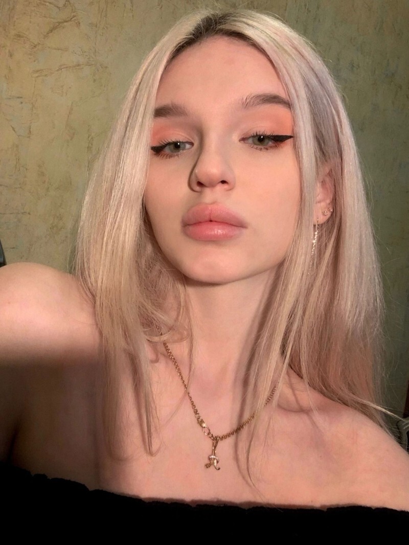 Шлюха Вера Блондинка c 1 размером груди у метро Звездная Питер Фото - 3