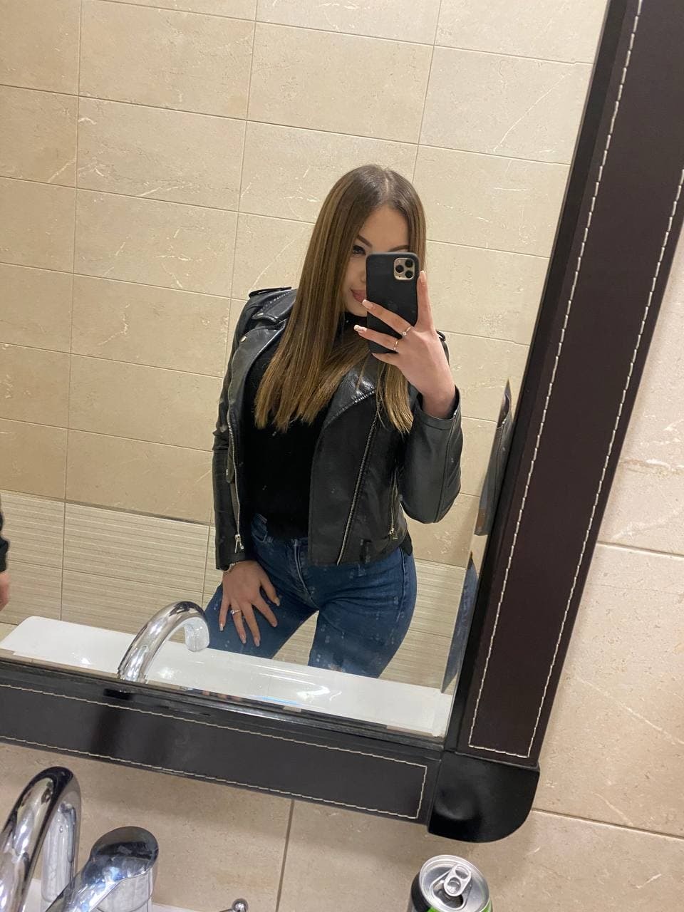 Шлюха Ксюша Шатенка c 2 размером груди у метро Звездная Питер Фото - 5