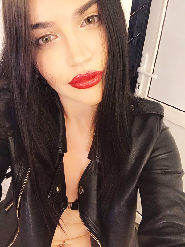 Шлюха индивидуалка Алла Брюнетка c 2 размером груди у метро Купчино Питер Фото - 3