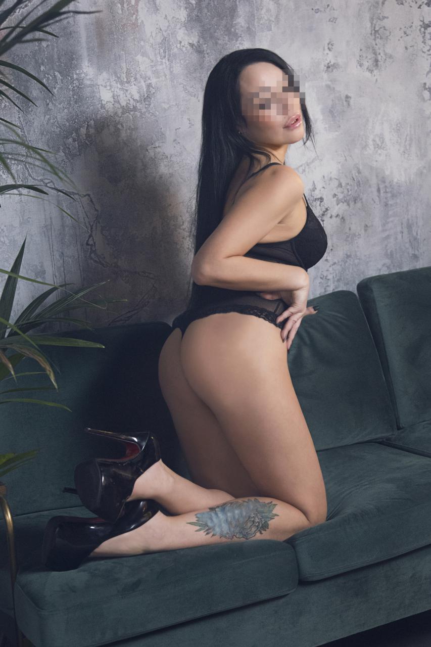 Шлюха Кира Шатенка c 2 размером груди у метро Гостиный Двор Питер Фото - 3