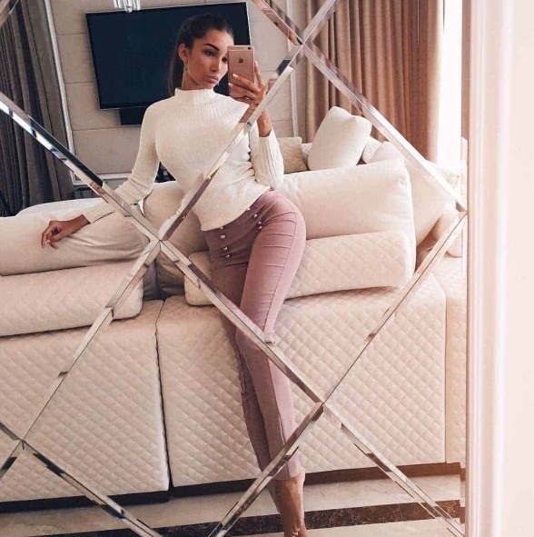 Шлюха Настя Брюнетка c 2 размером груди у метро Дунайская Питер Фото - 2