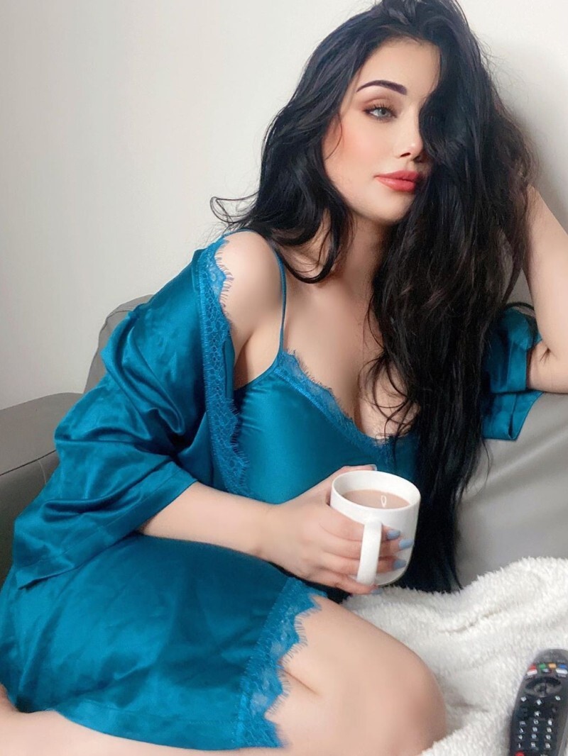 Путана Лера Брюнетка c 5 размером груди у метро Проспект Ветеранов Санкт-Петербург Фото - 3