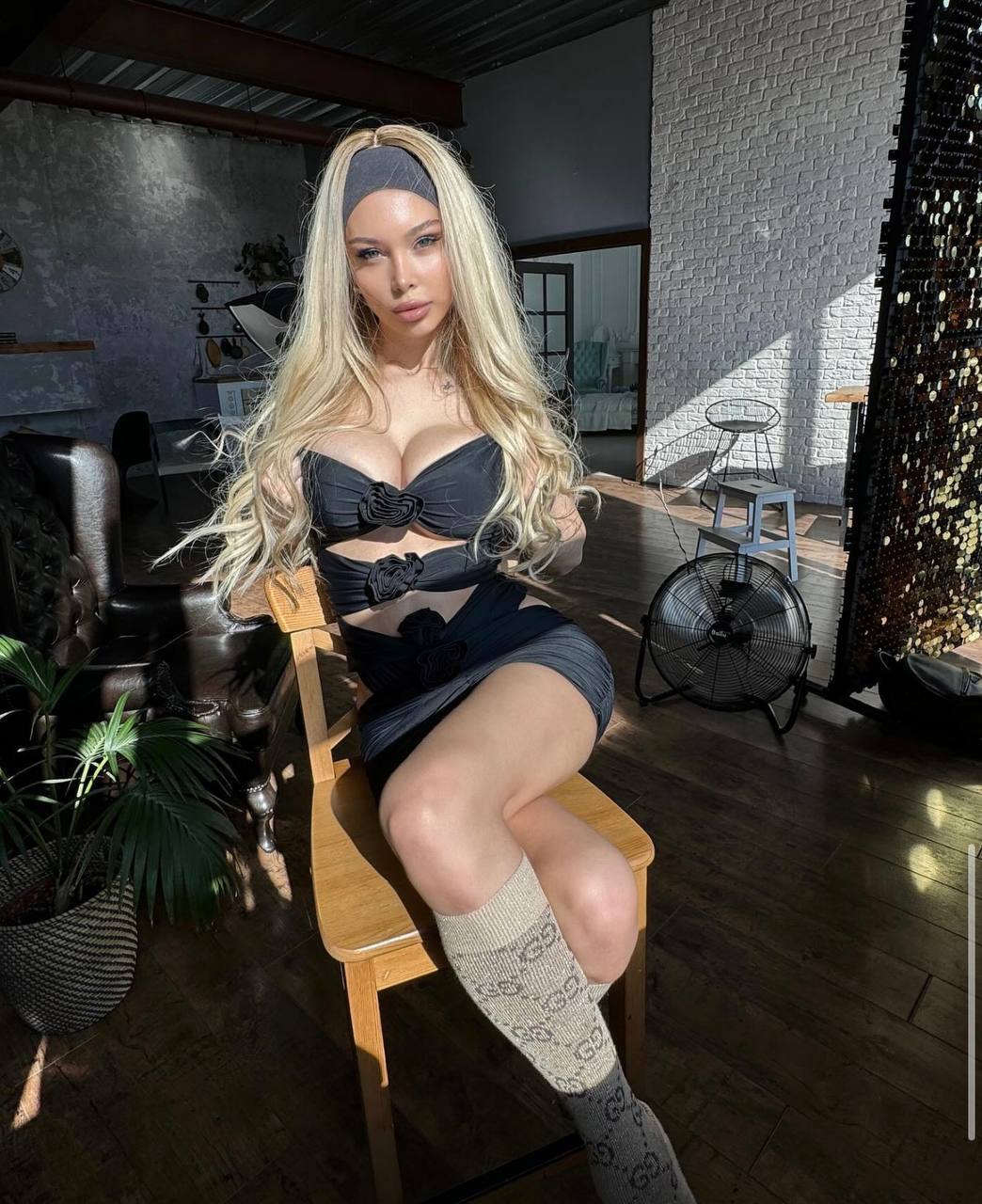 Проститутка Моника Блондинка c 4 размером груди у метро Черная речка СПб Фото - 2